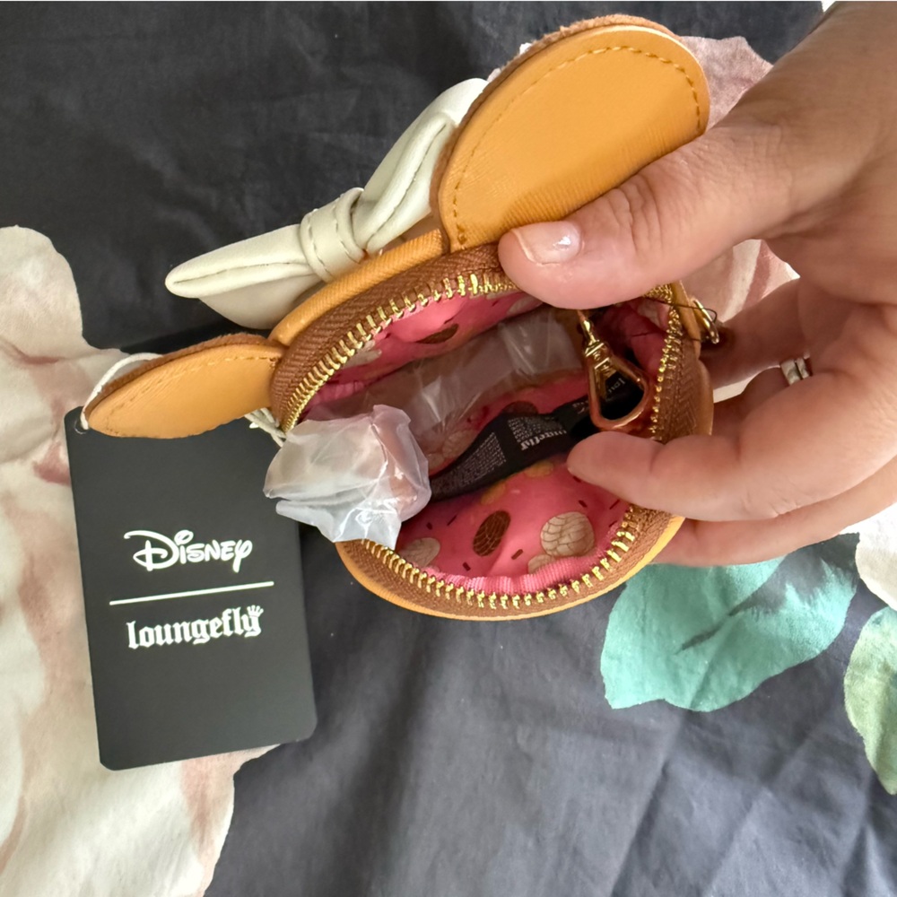 Loungefly Disney Minnie Mouse Chocolate Concha Figural Coin Purse - Picture 8 of 9